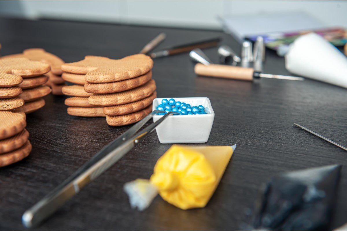 Customer Cake Boxes Spotlight - Blue + Ruby Cake Art - PackQueen