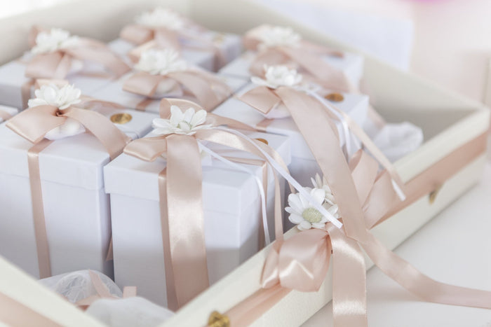 10 Seriously Impressive Wedding Favour Ideas - PackQueen
