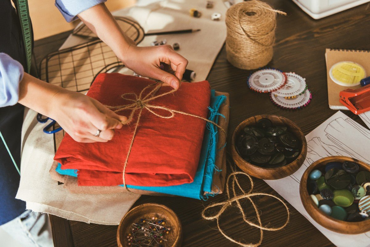 How to Wrap a Gift Without Box - PackQueen