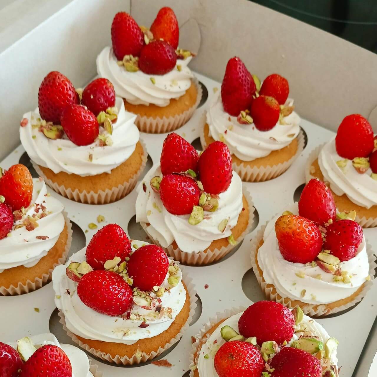 Packaging for Cupcakes: Box Ideas and Tips for Safe Transport - PackQueen